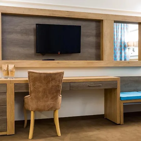 Hotell Tiara 4*