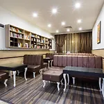 Tiara Hotel