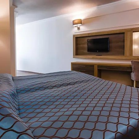 Tiara Hotel