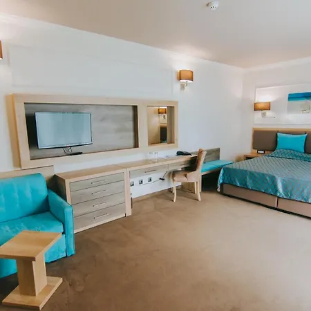 ホテル ティアラ ビーチ オール インクルーシブ